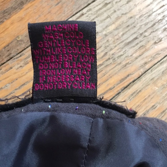 Sailor skirt w/ gray & multi-colored thread - Picture 6 of 6